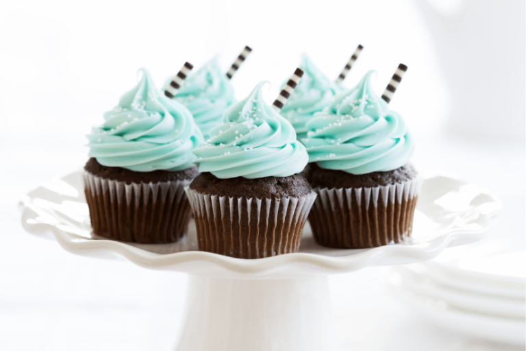 Coloured buttercream piped swirls for cupcakes