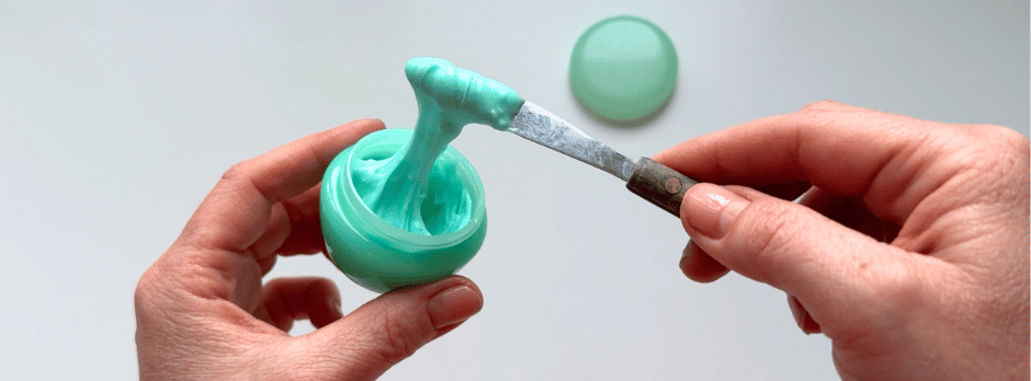 How to make fondant edible glue to stick fondant decorations to your cakes